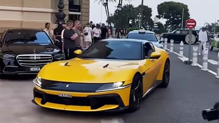 Ferrari 12Cilindri u zlatnoj boji