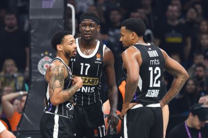 Karlik Džouns, Isak Bonga i Sterling Braun na utakmici Evrolige protiv Pariza