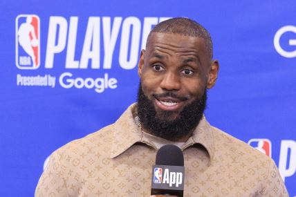 Lebron Džejms se izbečio na konferenciji za medije.