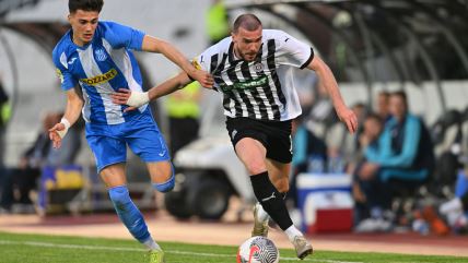 Nihad Mujakić u duelu sa Mituljikićem na Partizan OFK