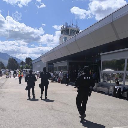 Pojačane mere bezbednosti na Aerodromu Tivat (4).jpg