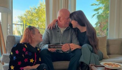 Brus Vilis sa ćerkama