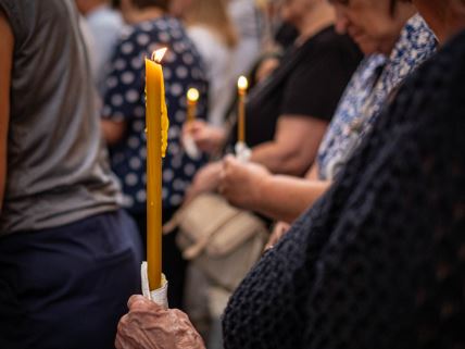 paljenje_sveća_pomen_crkva_stefan_stojanović_ (2).jpg