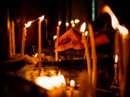 paljenje_sveća_pomen_crkva_stefan_stojanović_ (9).jpg