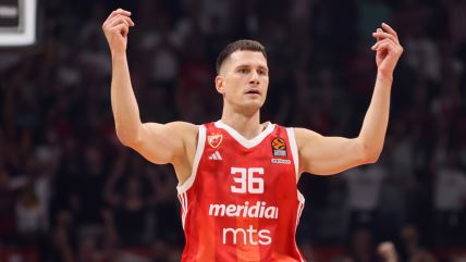 Nemanja Nedović slavi trojku u Zvezdi