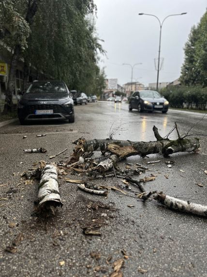 Jako olujno nevreme napravilo haos.jpg