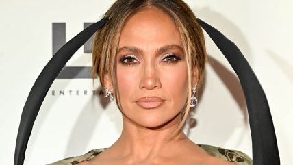 Dženifer Lopez sa crnim kracima pauk haljine oko glave