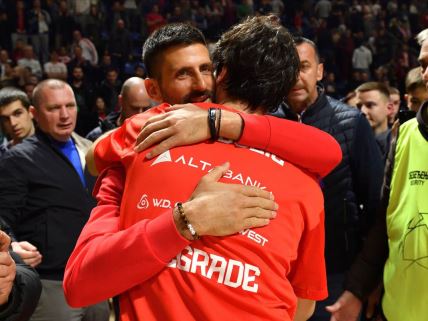 Novak Đoković na meču KK Crvena zvezda u Beogradskoj areni.