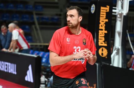 Nikola Milutinov na meču Makabi - Olimpijakos