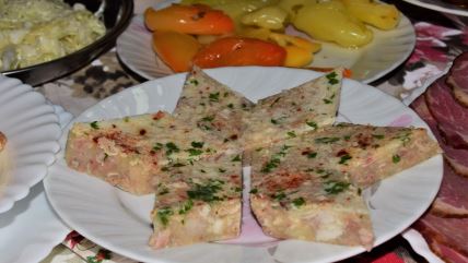 Pihtije u belom tanjiru