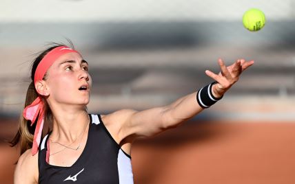 Aleksandra Krunić servira