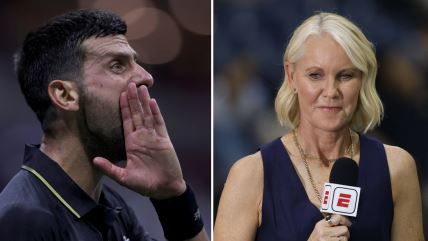Novak Đoković viče, a Rene Stabs drži mikrofon ESPN.