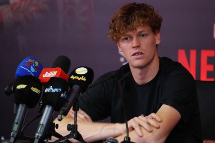 Janik Siner na konferenciji za medije.