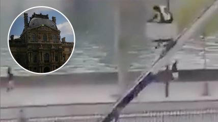 Pljačkaši koristili dizalicu da pobegnu iz Luvra.jpg