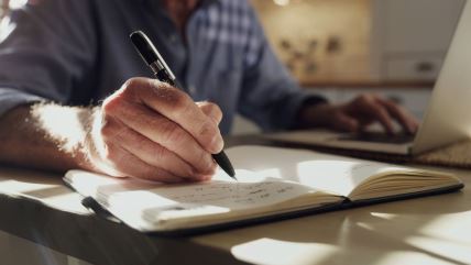 Pisanje olovkom u rokovnik