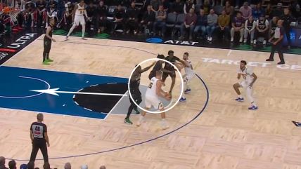 Nikola Jokić asistencija za Mareja.