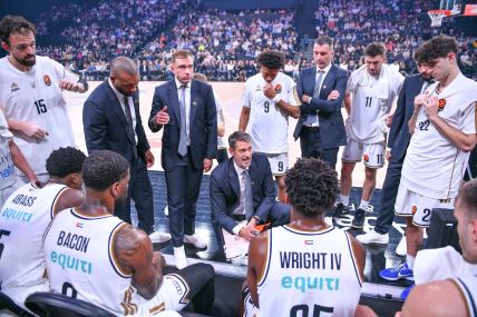 Jurica Golemac drži tajm-aut ekipi Dubaija