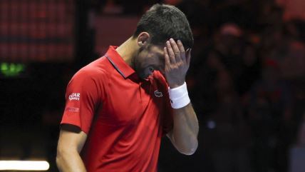 Novak Đoković tuguje na meču u Saudijskoj Arabiji