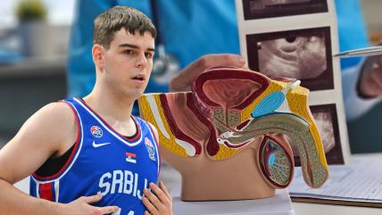 Nikola Topić - mladi srpski košarkaš koji se bori sa rakom testisa