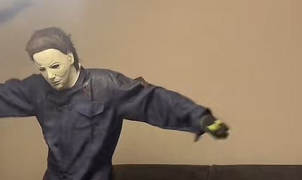 Majk Majers igra kolo uz Nadu Topčagić