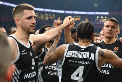 Košarkaši Partizana posle poraza od Barse