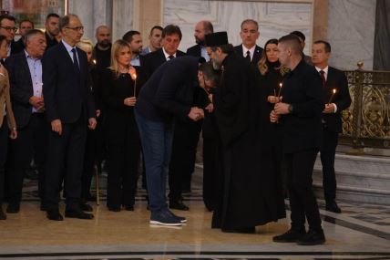 Parastos u Hramu Svetog Save za stradale u padu nadstrešnice u Novom Sadu (8).jpg