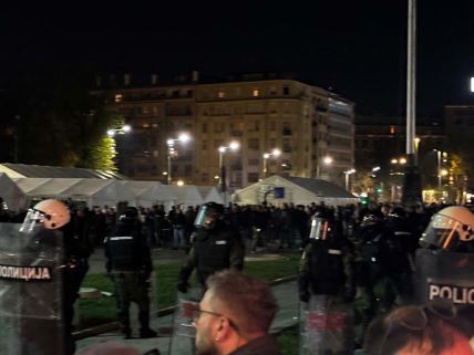 Haos ispred Skupštine 6.jpg