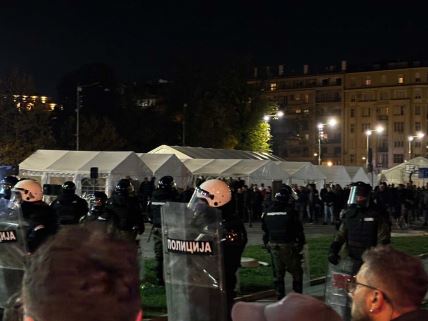 Haos ispred Skupštine 8.jpg