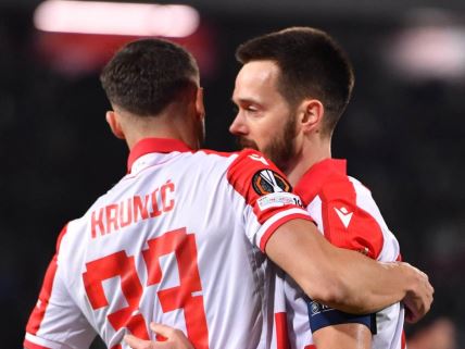Slavlje Krunića i Ivanića nakon gola Crvene zvezde protiv Lila.
