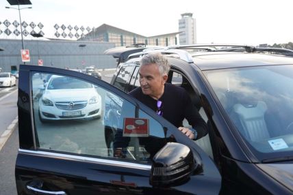 Srđan i Dijana Đoković na aerodromu u Beogradu