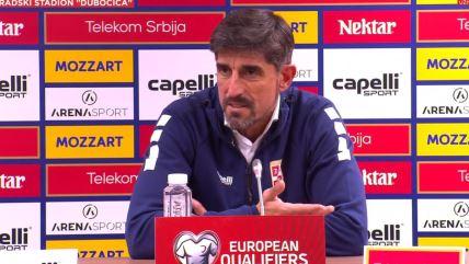 Veljko Paunović na konferenciji za novinare posle Srbija Letonija