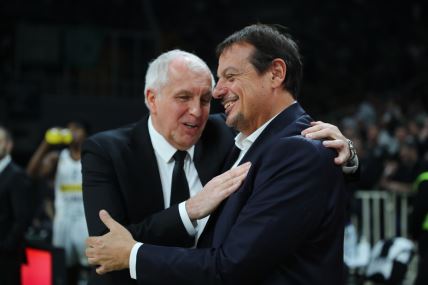 Željko Obradović i Ergin Ataman razgovaraju na utakmici Partizan - Panatinaikos