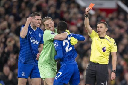 Idrisa Gana Gej dobio crveni karton u Evertonu