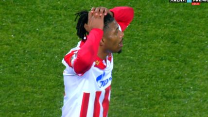 Frenklin Tebo Učena dobio crveni karton na Zvezda Steaua