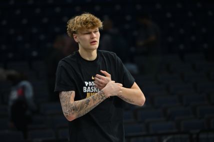 Mika Murinen na zagrevanju Partizana