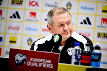 Matjaž Kek na konferenciji za medije