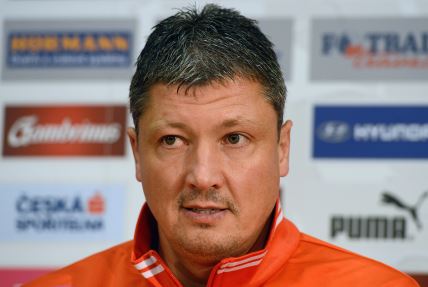 Ljuboslav Penev u crvenoj dukserici.