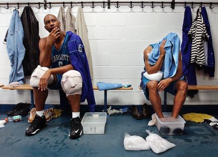 Elden Kembel u svlačionici zajedno sa Dejvidom Veslijem.