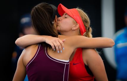 Srpska teniserka Olga Danilović i ruska teniserka Anastasija Potapova.