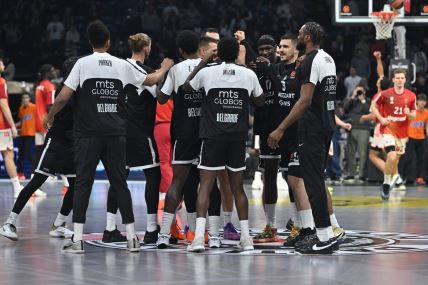 Košarkaši Partizana na terenu pred Bajern