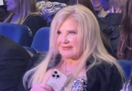 Svi gledali u dekolte verenice Kneza pred njegov koncert