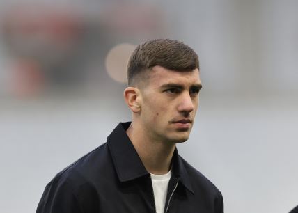 Veljko Milosavljević u crnoj jakni.