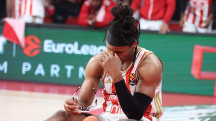 Čima Moneke se drži za glavu