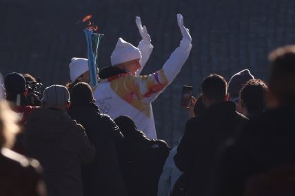 Akile Polonara tokom paljenja olimpijske baklje
