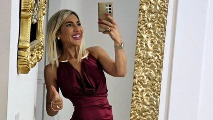 Jovana Jeremić provocira minićem i mrežastim čarapama