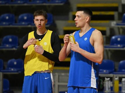 Reprezentativci Srbije u košarci Aleksa Radanov i Nikola Tanasković.