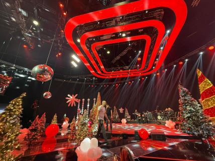 Zavirili smo na snimanje novogodišnjeg programa na Pinku Ogromna lova uložena u dekoraciju (2) copy.jpg