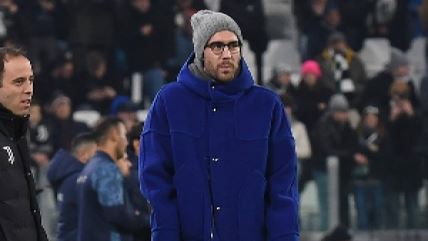 Dušan Vlahović nosi naočare na utakmici Juventusa