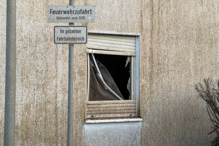 Oštećeno nekoliko kuća prilikom detonacije bombe iz Drugog svetskog rata (1).jpg