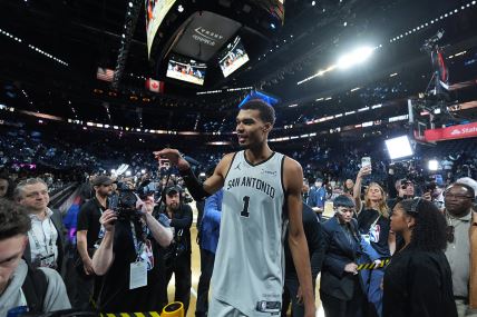 Viktor Vembanjama u dresu San Antonija.